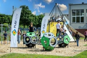 Polska jakość w światowym formacie. Jak PLAY-PARK zmienia oblicze placów zabaw w Polsce i w 55 krajach świata.