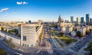 Polska jest państwem z rosnącą gospodarką, niskim bezrobociem i silnym sektorem prywatnym